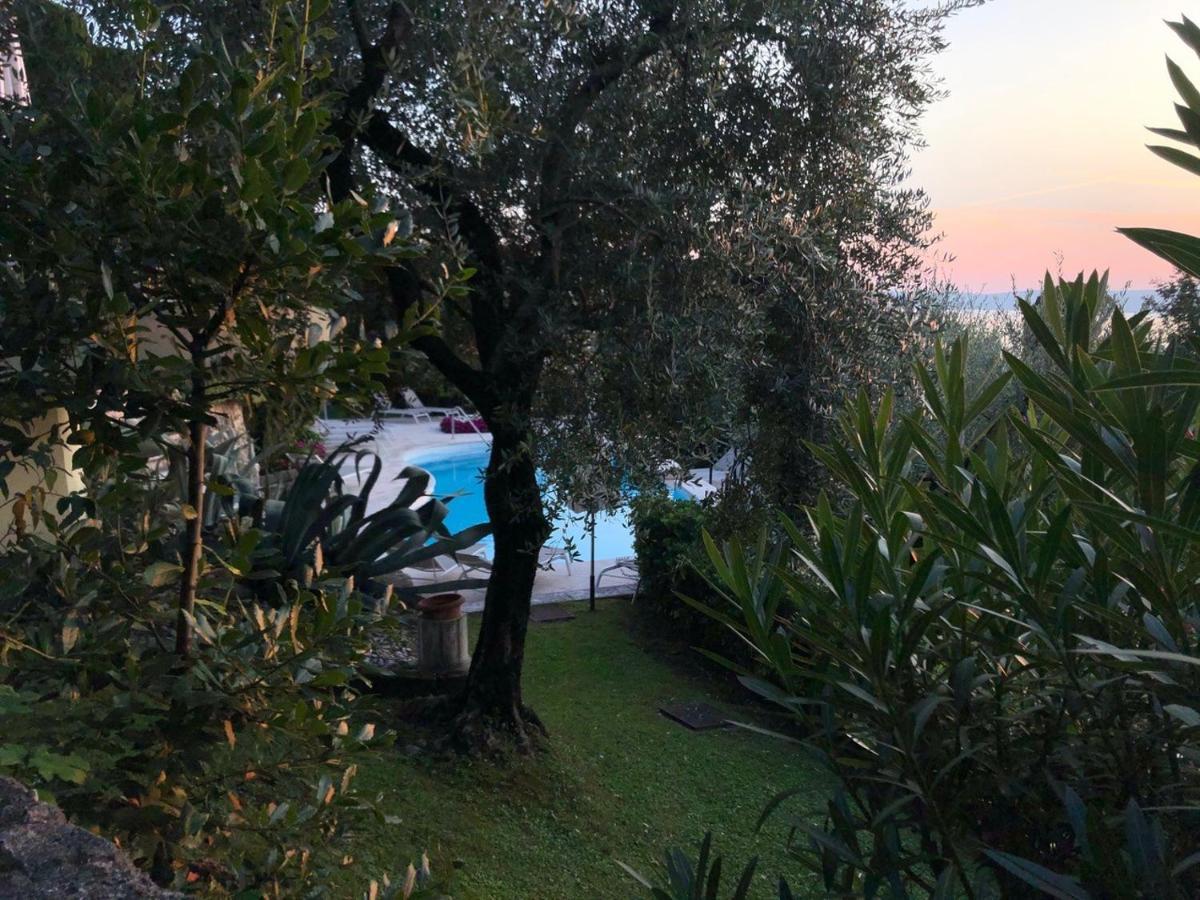 Appartamento La Perla Torri Del Benaco Exterior foto