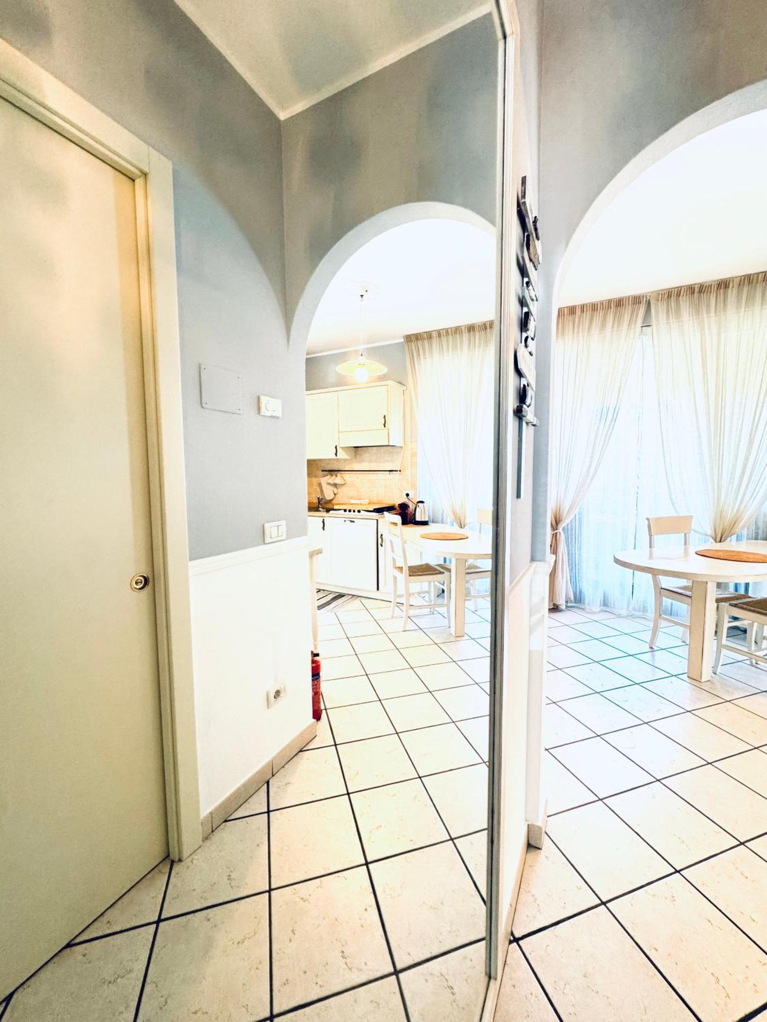 Appartamento La Perla Torri Del Benaco Exterior foto