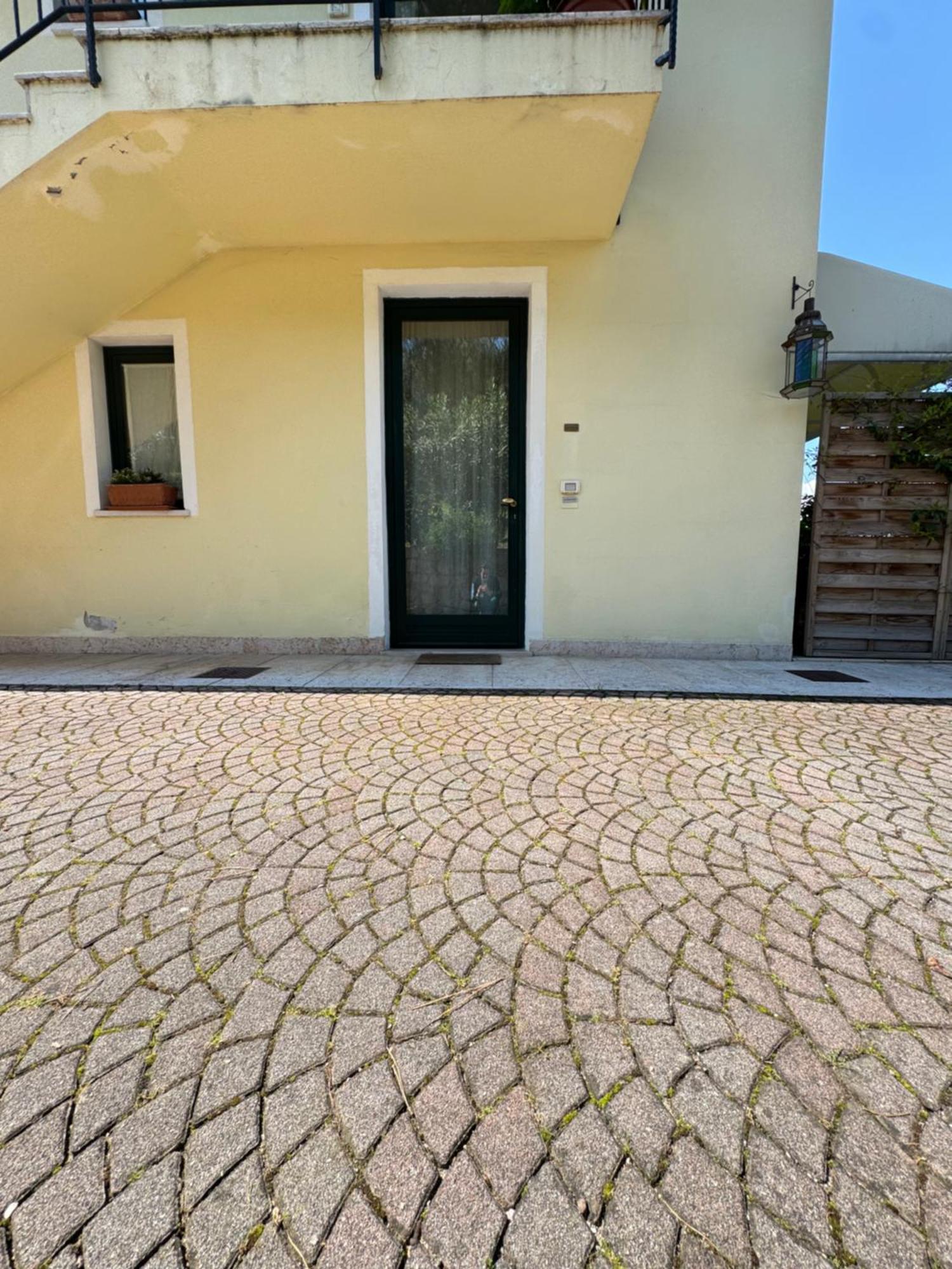 Appartamento La Perla Torri Del Benaco Exterior foto