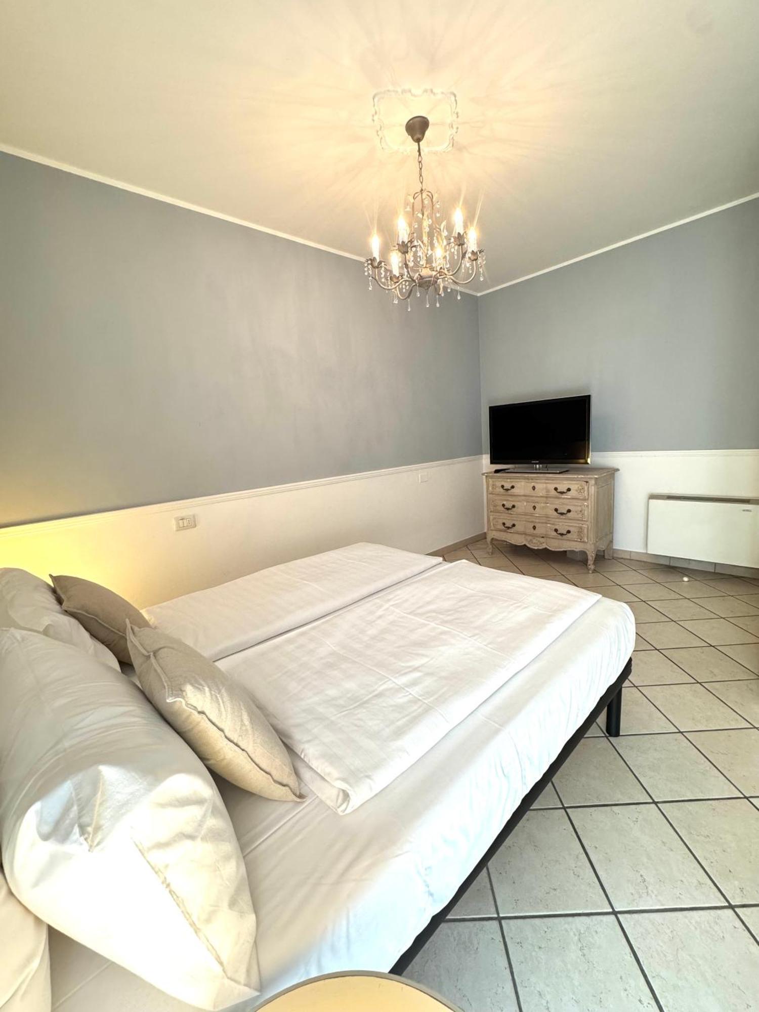 Appartamento La Perla Torri Del Benaco Exterior foto