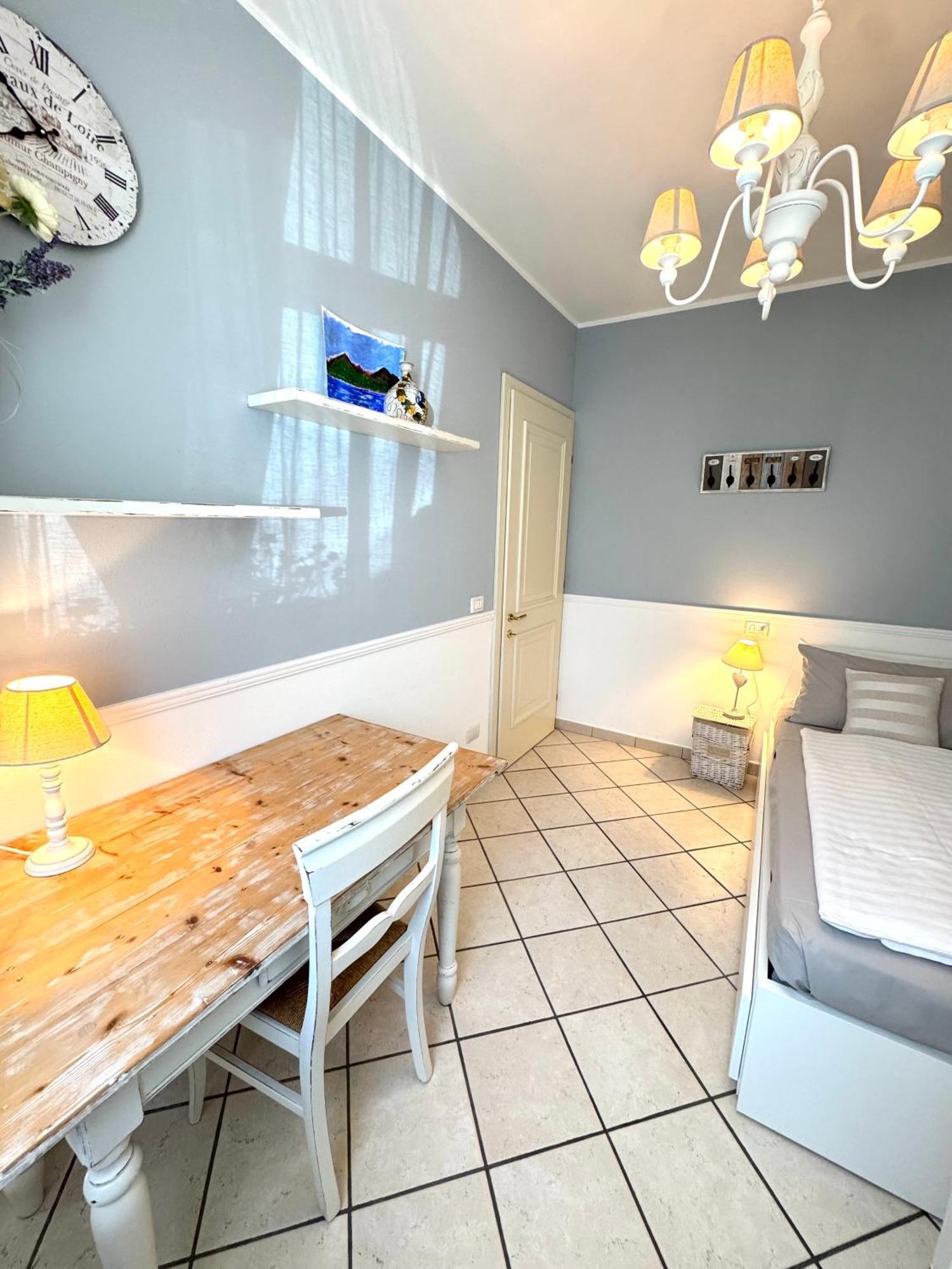 Appartamento La Perla Torri Del Benaco Exterior foto
